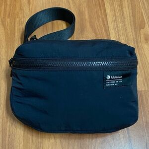 ❤️ Lululemon Clean Lines Belt Bag Black NWOT